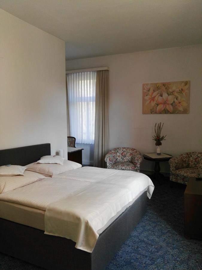 Hotel Carolinenhof Bad Pyrmont Buitenkant foto