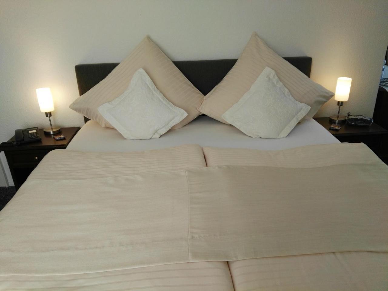 Hotel Carolinenhof Bad Pyrmont Buitenkant foto