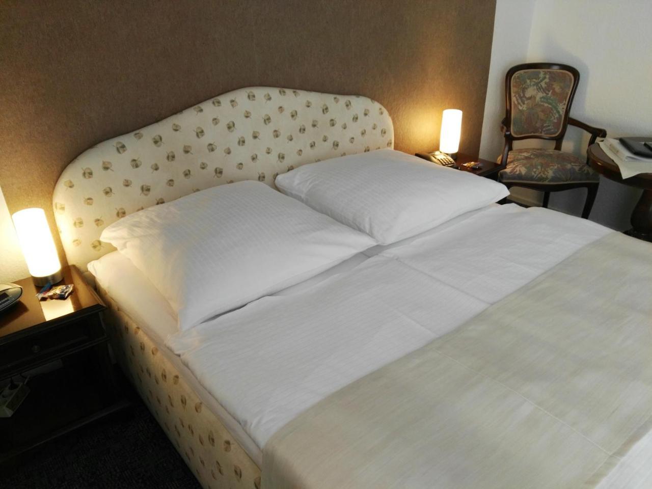 Hotel Carolinenhof Bad Pyrmont Buitenkant foto