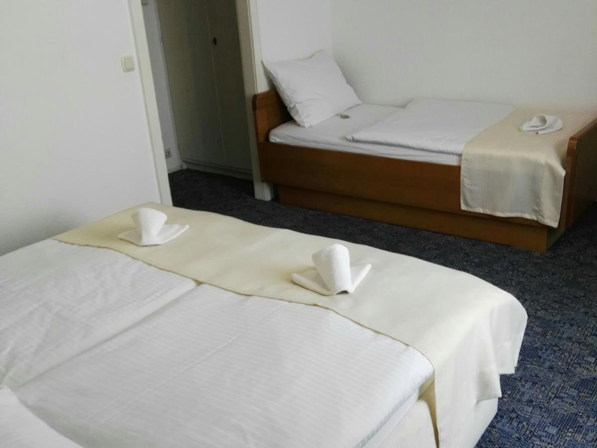 Hotel Carolinenhof Bad Pyrmont Buitenkant foto